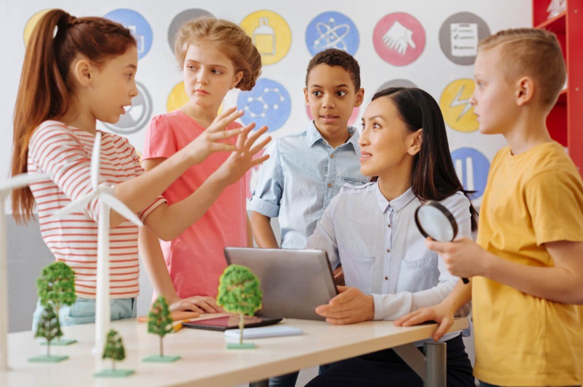 Active Learning: The Dialogue Between Algorithms and Humans